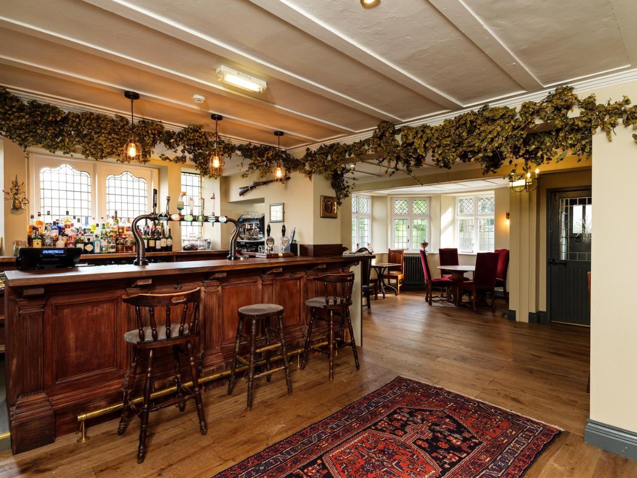 Отель The Wheatsheaf At Beetham Sandside  Экстерьер фото